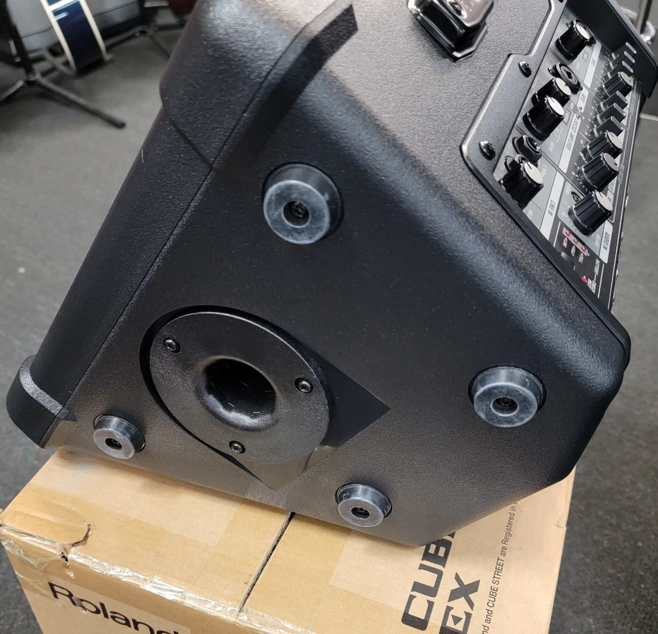 Roland Cube Street Ex Portable Stereo Amplifier, Busking Amp - Image 4 of 4
