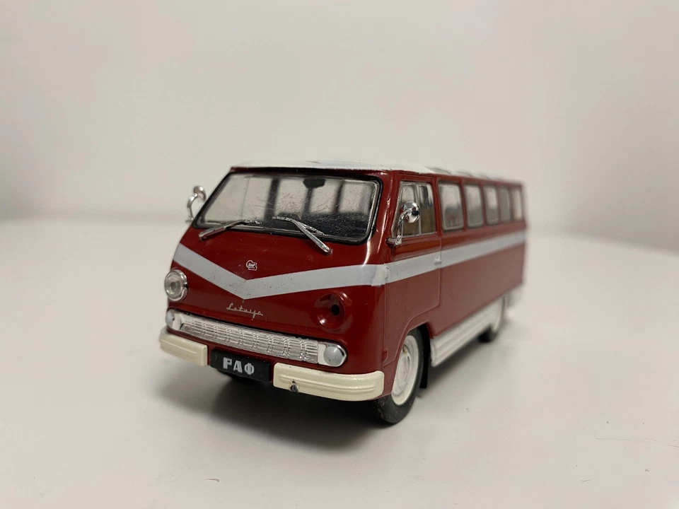 DeAgostini 1:43 Russian minibus RAF-977D Latvia №132 Cars USSR - Image 2 of 4