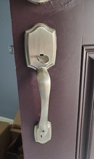 Kwikset Drzwi przednie Zewnętrzna satynowa niklowa słuchawka i zestaw zamków zatrzaskowych Prawa ręka