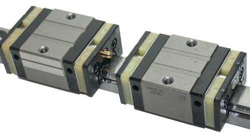 NSK NS15T 7 Zoll Linearführungsschiene mit zwei LS15 Lagergleitern - Bild 2 von 3