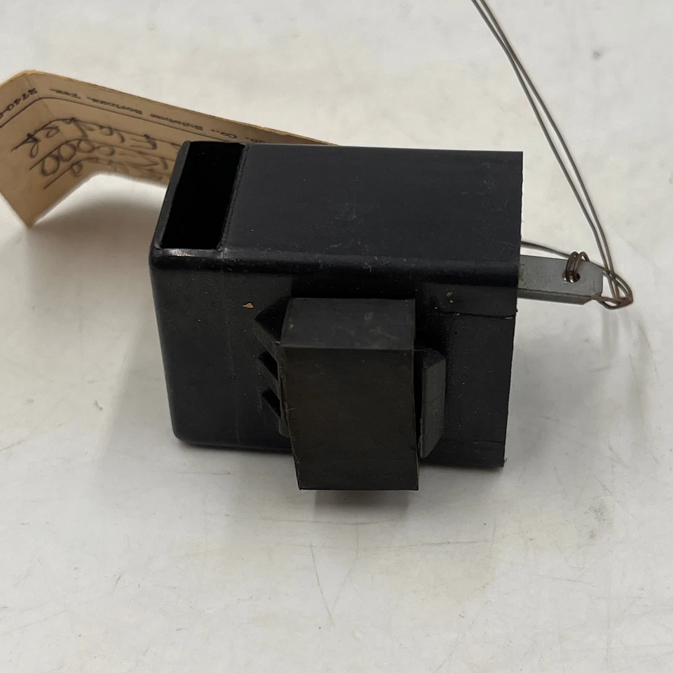 Relé intermitente señal de giro Massimo 34610-115-0000 16 Cub Cadet Challenger 700 Foto 3 de 4