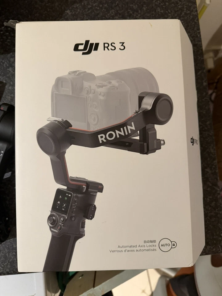 DJI RS 3 ronin Gimbal Stabilizer with 2 batteries and a grip - Image 3 of 4