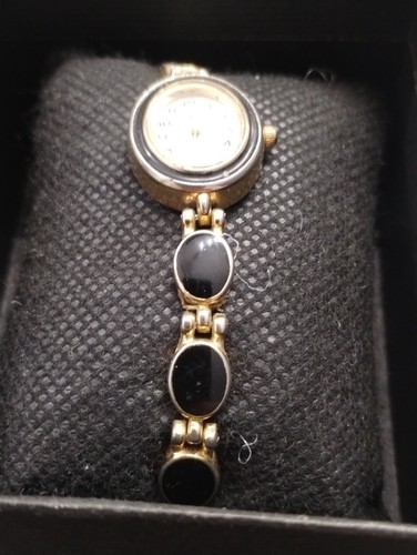 Beautiful Ladies 2 Tone Collezio Watch New Battery Runs Great, Very Nice! - Picture 7 of 7