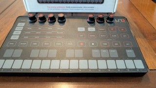 IK Multimedia UNO Synth – Analoger Synthesizer • Top Zustand • OVP •