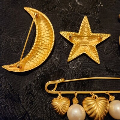 Four Vintage Gold Tone Brooches Including Two Leslie Block Four Vintage Gold Tone Brooches Including Two Leslie Block