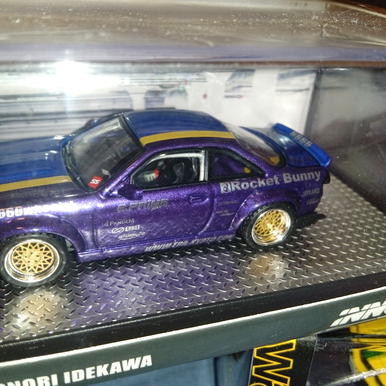 Picture 3 of 9