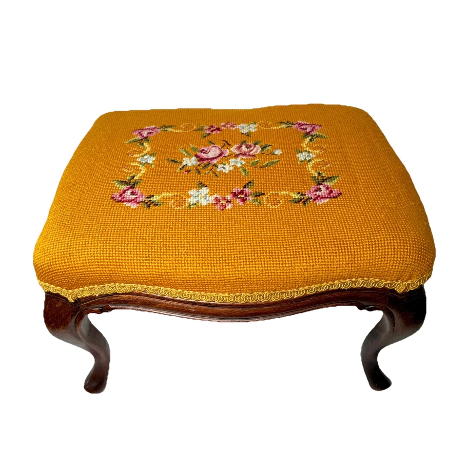 REPOSAPIÉS Madera Tallada TABURETE BANCO Punta de Aguja Bordado Flores MCM De Colección Foto 4 de 4