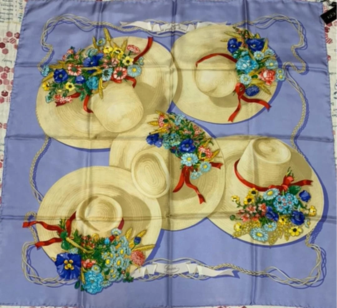 Extrêmement rare ancien foulard GUCCI, neuf et jamais utilisé avec étiquettes