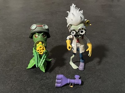 Plants vs. Zombies Garden Warfare Diamond Select Zombie Scientist, Gatling Pea