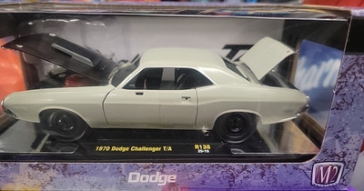 *CHASE* M2 Machines 1970 Dodge Challenger T/A  1:24 Diecast White/Black