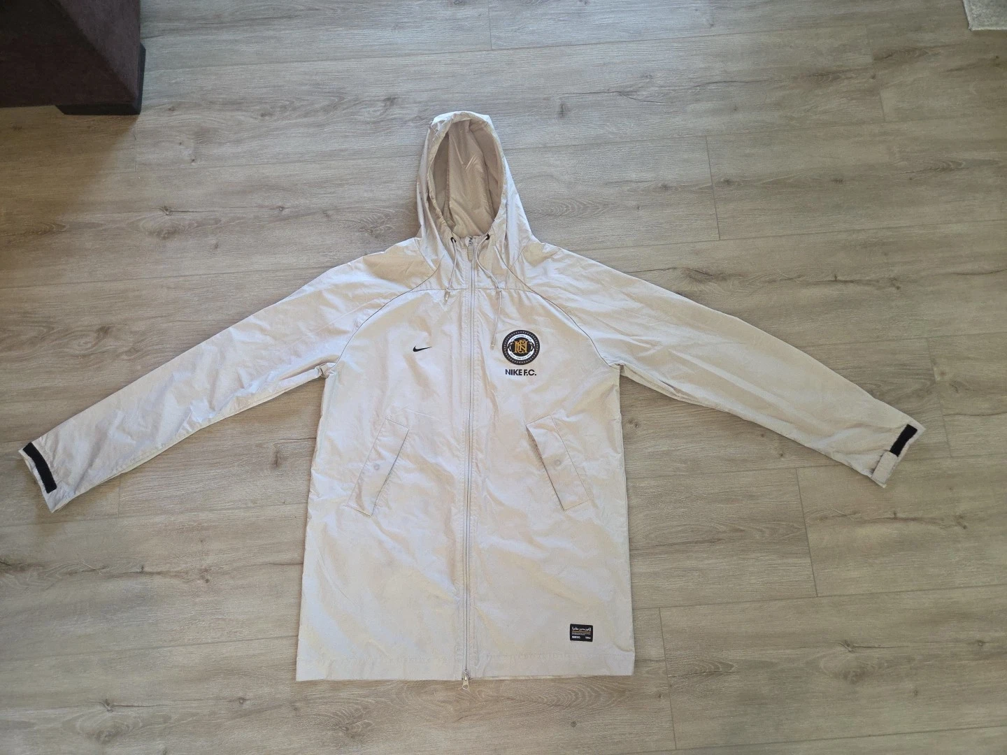 Nike FC Storm Fit Hooded Football Club Soccer Long Sz Medium Long.