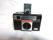 VINTAGE 1970s IMPERIAL MAGIMATIC MAGICUBE X 50 CAMERA WITH GE MAGICUBE
