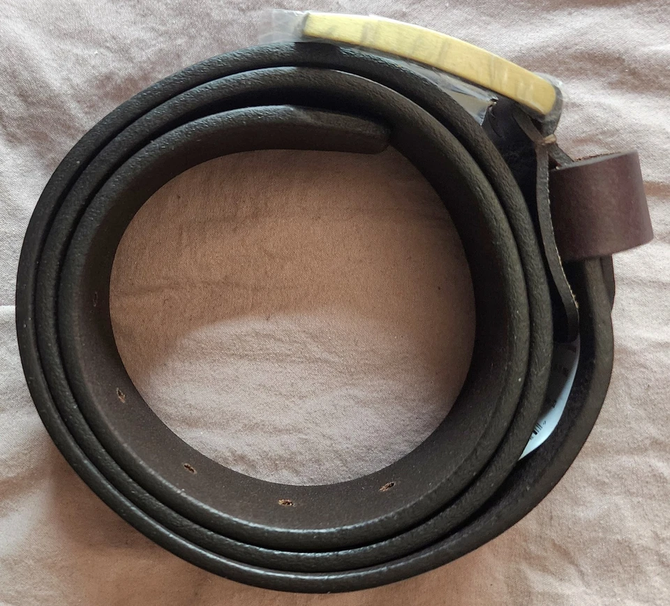 NUEVO CINTURÓN ALPINE SWISS DAKOTA CUERO MARRÓN TALLA. 32 Precio de venta sugerido por el fabricante $55 logotipo en hebilla con etiquetas Foto 2 de 3