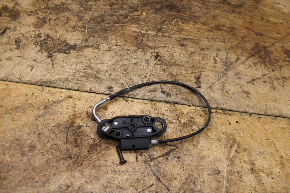 07-11 铃木 VSTROM 650 后乘客座椅闩锁组件 BB340 — 第 3/4 张图片