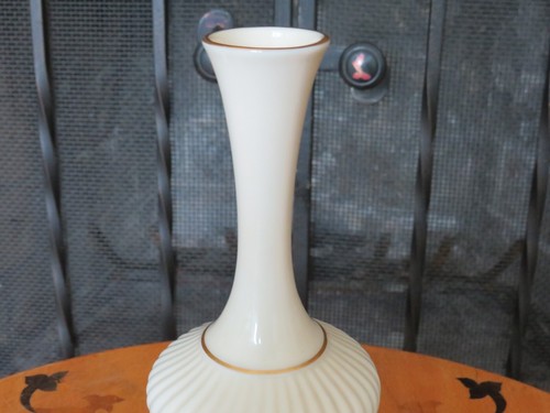 Vaso vintage Lenox USA avorio 7" piedistallo bocciolo costole oro 24 carati decorato a mano - Foto 2 di 7
