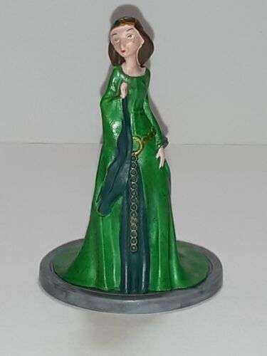 Disney Brave 4" Figure / Cake Topper - Merida's Mom Queen Elinor - Picture 1 of 8