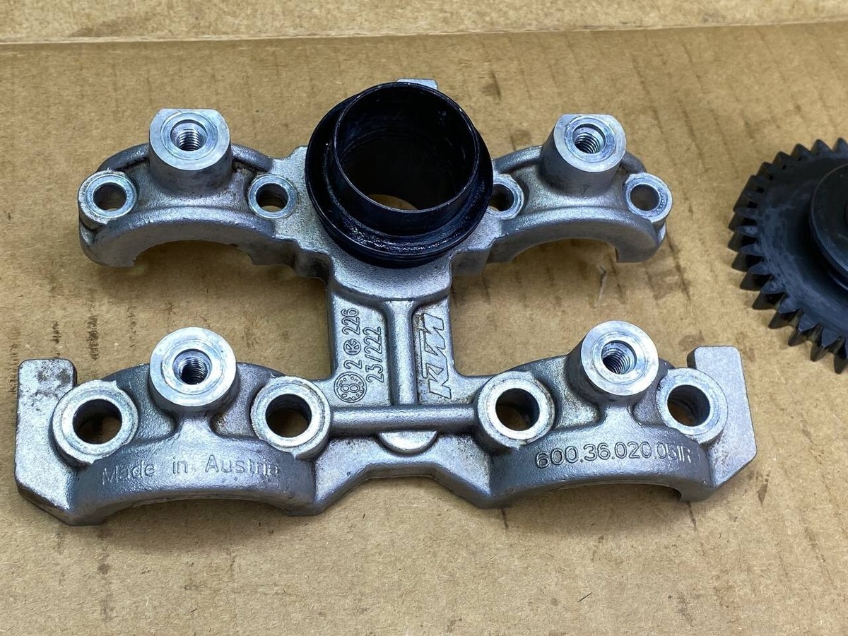 KTM 990 SM Adv Superduke R Camshaft camholder 61136010000