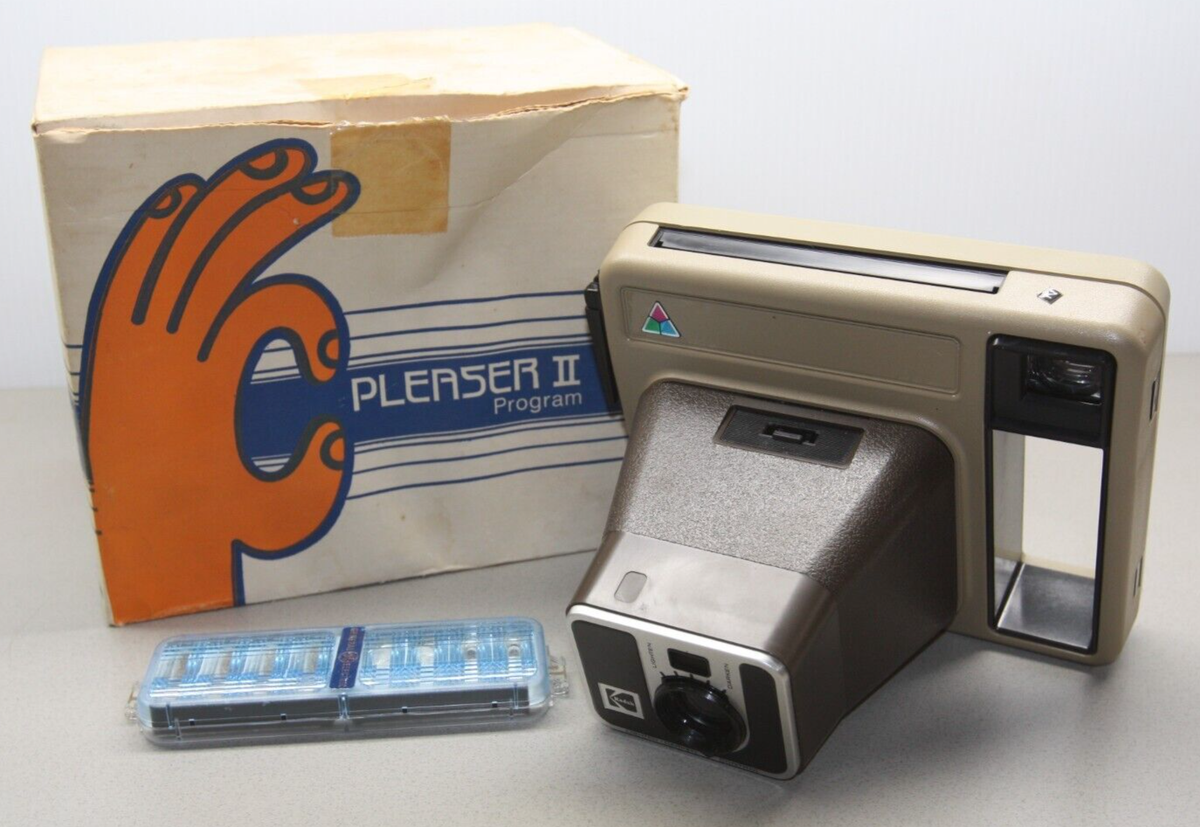 Vintage KODAK Pleaser II 2 Kodamatic Instant Camera w/ GE flip