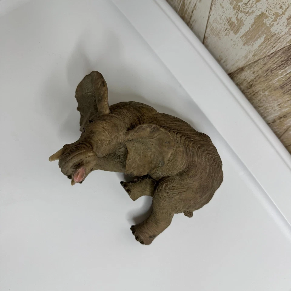 Статуэтка слона марки Daniel с бивнем деталь поднятый сундук - Изображение 2 из 4