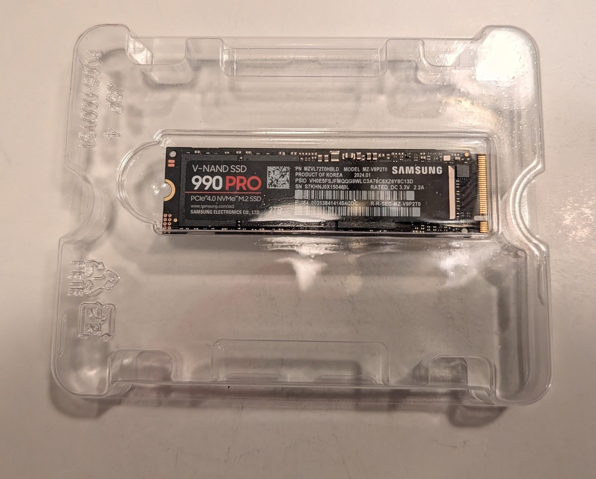 Samsung 990 PRO 2TB NVMe PCIe 4.0 M.2 2280 MZ-V9P2T0B Internal SSD