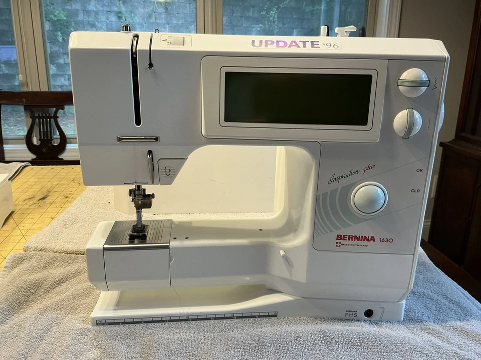 Bernina 1630 Inspiration Sewing Machine Exc Condition! Works Perfectly w/Access - Image 3 of 4