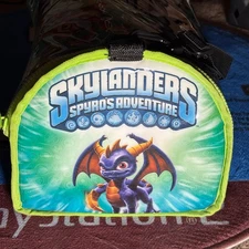 SKYLANDERS FIGURES & ACCESSORIES LOT