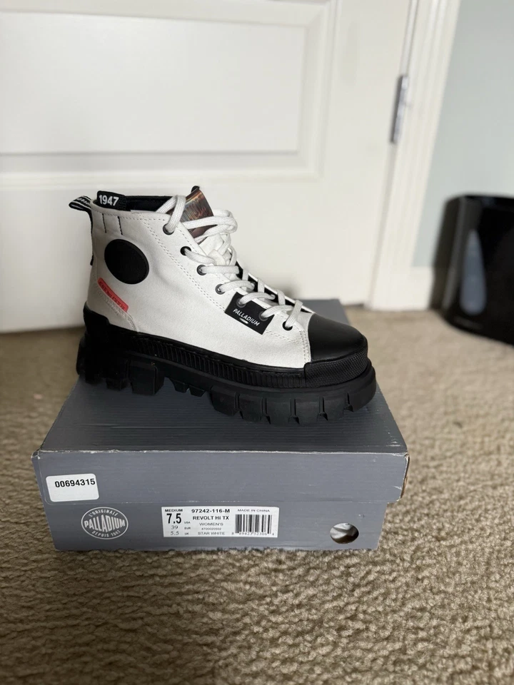 Palladium Women’s Revolt Hi TX Platform Boot, Star White, Size 7.5, New With Box - Image 4 of 4