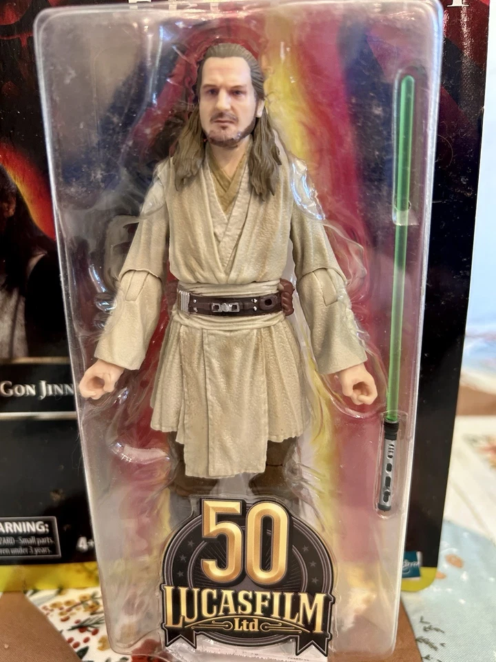 Star Wars 2021 NUEVO Qui-Gon Jinn Lucasfilm 50 Aniversario Amenaza Fantasma SELLADO Foto 3 de 3