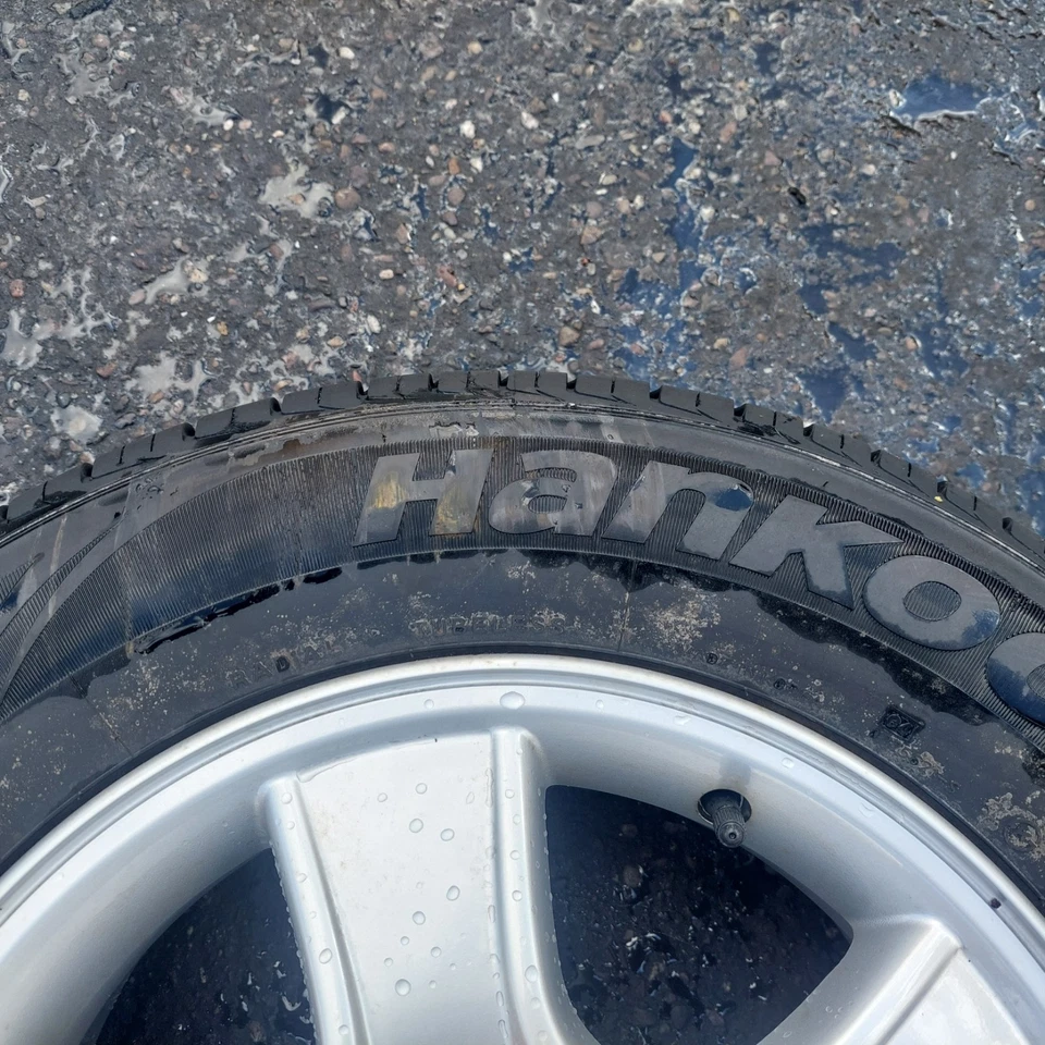 Llanta y neumático de aleación KIA Sportage 5 tacos 215/65/16 PCD 115 ET46 6,5Jx16 Foto 2 de 4