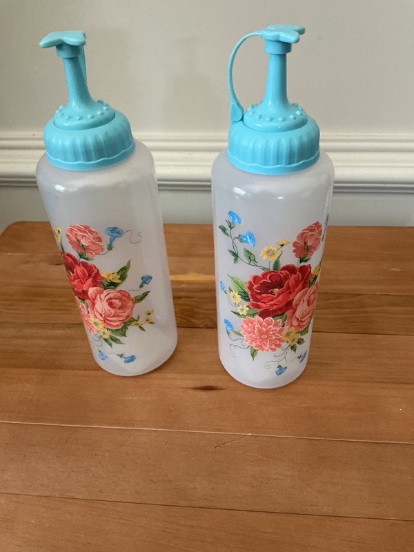 NEW The Pioneer Woman Sweet Rose  Squeeze Bottles Set of 2