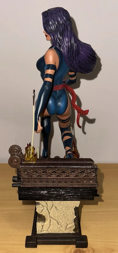 Estátua de resina Marvel Diamond Premier Collection Psylocke 12" display de luz - Imagem 4 de 4