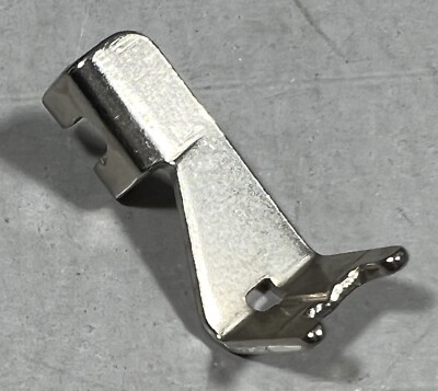 小物 A.D.S.R. EDDIE07 Singer Zig Zag Button Foot Part #161168 for Slant Shank
