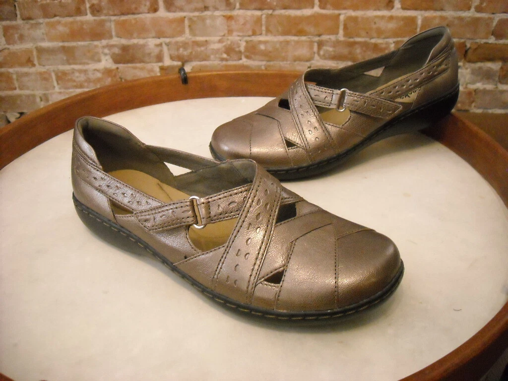 Scarpa Clarks in pelle peltro Ashland Spin Slip on NUOVA