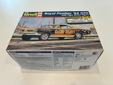 Royal Pontiac 1966 GTO with Tiger Driver Figure - Revell model 85-4167 - 1/25