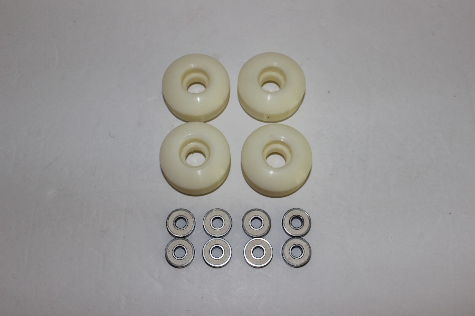 Wheels White Generic - 4 New With 8 New Speed Balls Bearings