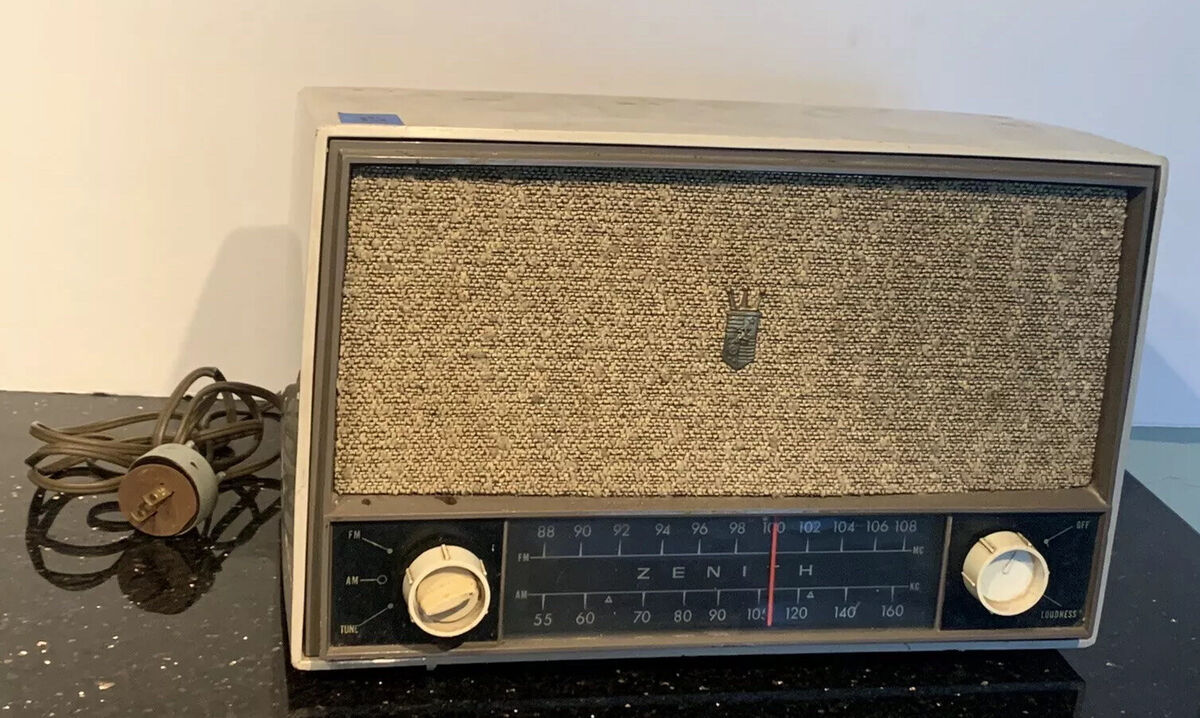 Vintage 1959 Zenith C724G “The Super Caroline” AM/FM Tube Vintage 1959 Zenith C724G “The Super Caroline” AM/FM Tube