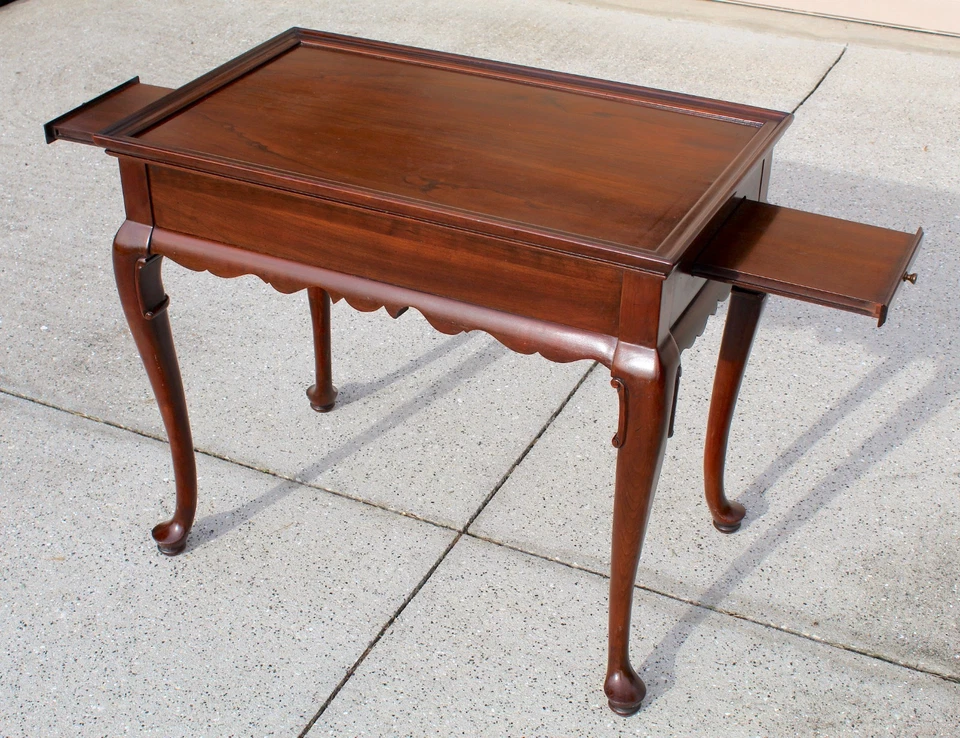 Ethan Allen Queen Anne Cherry Side Table with Pull-Out Trays - 1970s Vintage - Image 3 of 4