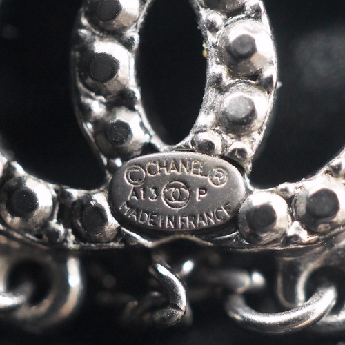 CHANEL COCOmark Earring F Pearl Rhinestone Black White P0030933 - Picture 6 of 9