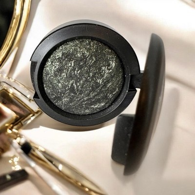 MAC Cosmetics Eye Shadow SMUTTY GREEN Mineralize 0.07oz *Brand New Without Box
