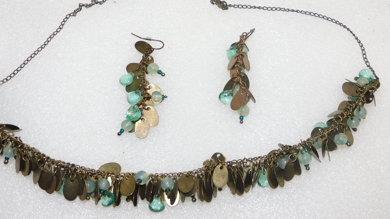 DENSE CLUSTER BLUE GLASS BEAD METALLIC METAL DISC NECKLACE & PIERCED EARRING SET