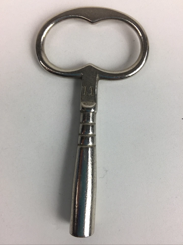 8 x vintage clock winding keys - brass, steel - Garant - variety of sizes - Image 4 of 4