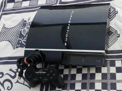 Sony PlayStation 3 40 GB Piano Black + Extras (Controller + 1 Spiel)