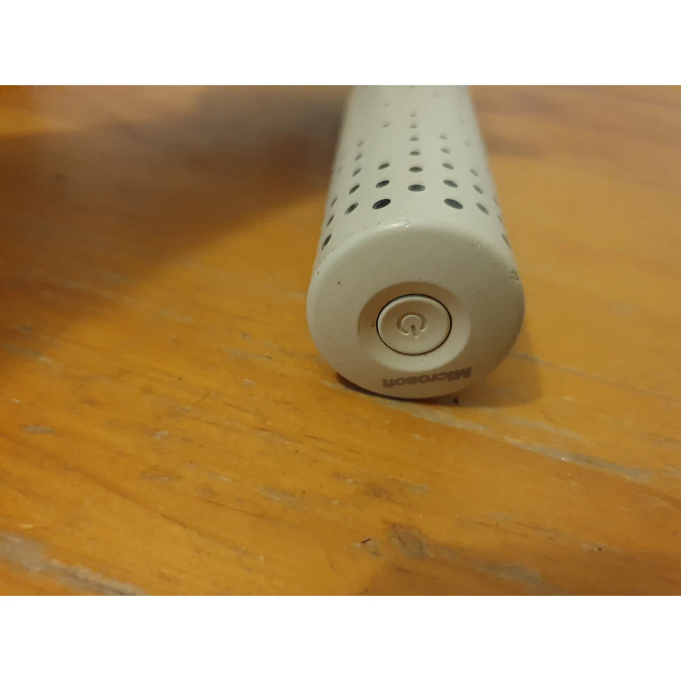 Microsoft Xbox 360 1380 Wireless Microphone White Handheld for Gaming Console - Image 4 of 4