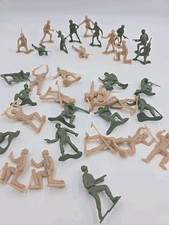 35 Vintage Plastic Army Men Greenbrier International 2  Toy Soldiers Tan Green