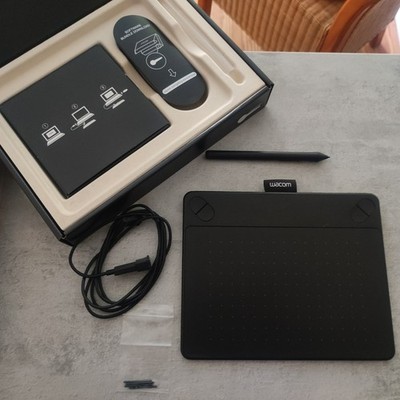 Wacom Intuos Art CTH-490/K1-BX Stift- & Touch-Tablet (S)   Schwarz - Gebraucht
