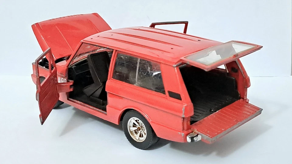 MARTOYS - LAND ROVER RANGE ROVER (1970) - 1:24 - Immagine 3 di 4