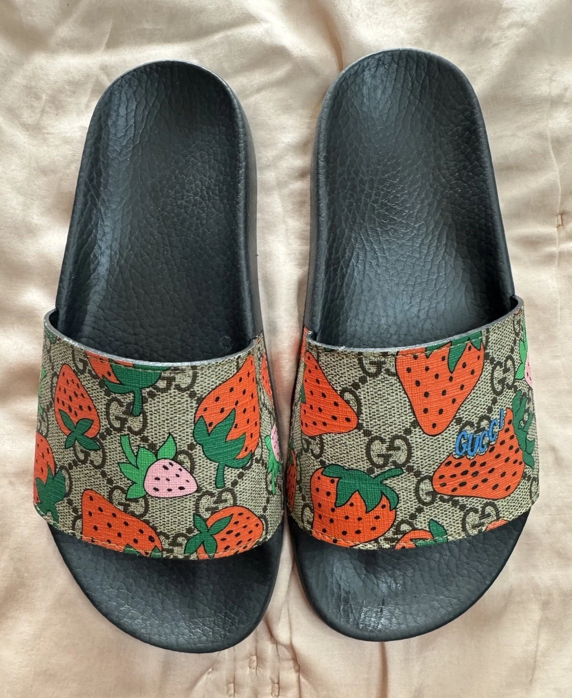 Authentique sandales Gucci Supreme Strawberry Slides taille US 6