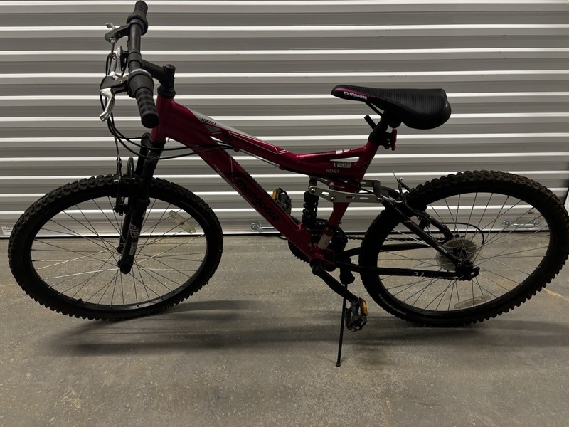 Mongoose R5615WM 26in Pink/Black Full Suspension MTB 18-Speed
