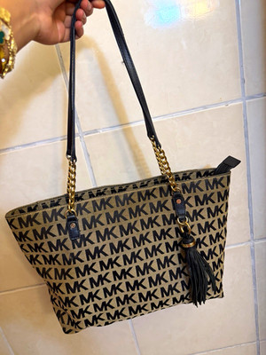 Michael Kors Logo Shoulder Bag Beige/Black Chain Strap Tassel Zip Gold Charm