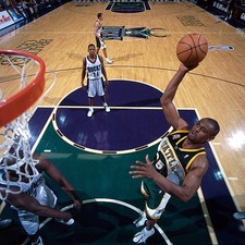 Art Long Seattle Supersonics shoots a jumpshot v the Milwaukee Bu- 2002 Photo